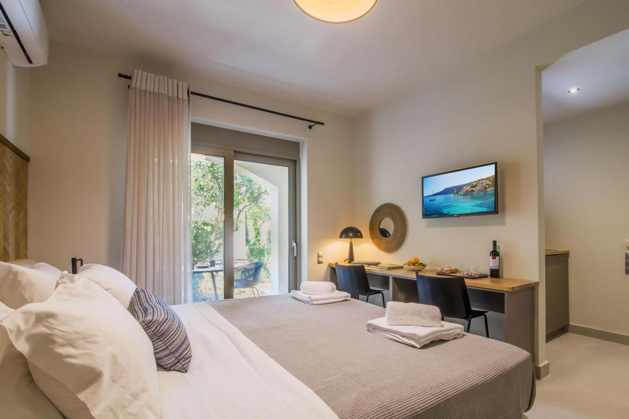 Blue Symphony Suites Apartments Nikiána Kültér fotó